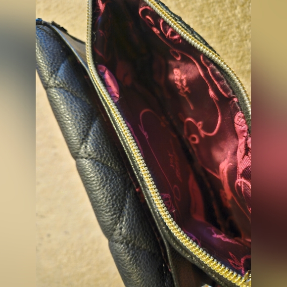 Betsey Johnson wristlet wallet- puffy black hearts - Picture 8 of 11